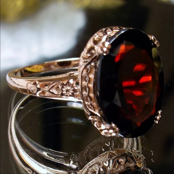 New Women’s Carved Yellow Gold Zircon Ring - Picture 5 of 6